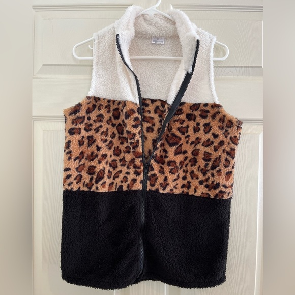 Faux fur sleeveless vest - Picture 4 of 8